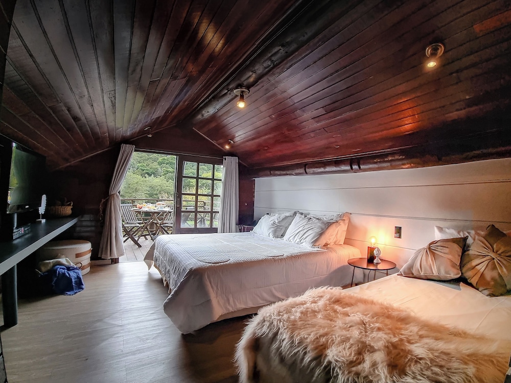 Deluxe Room, Multiple Beds, Jetted Tub, Lagoon View photo 3