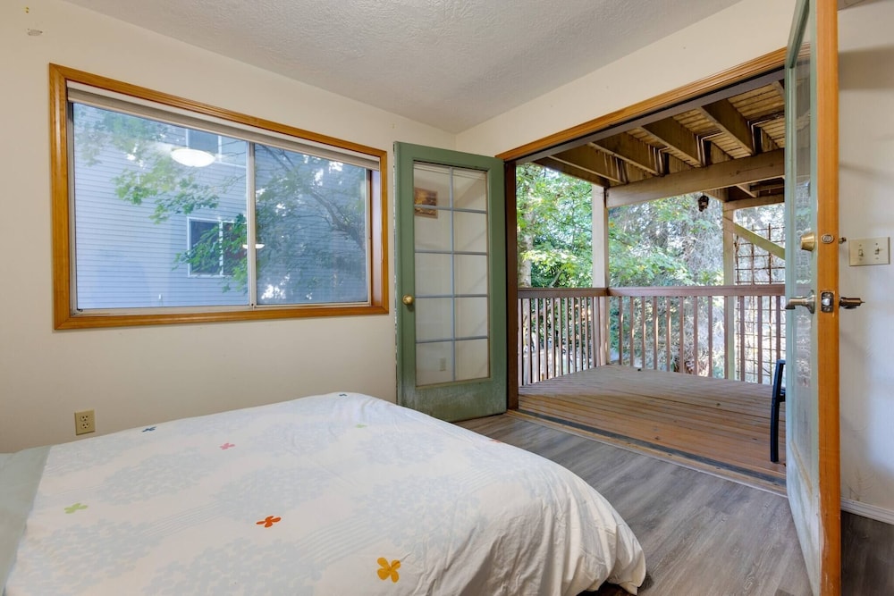 Apartment, 2 Bedrooms, Balcony photo 3