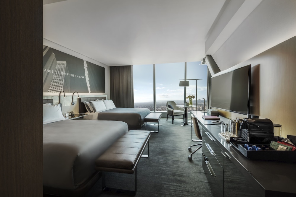 Classic Room, 2 Queen Beds, Club Lounge Access, City View