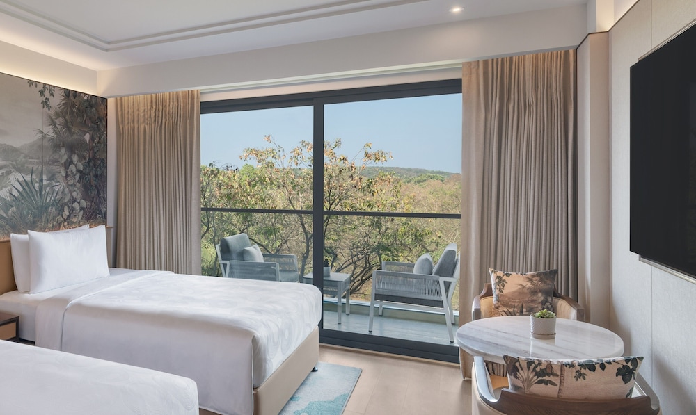 Luxury Room, 2 Twin Beds, Balcony (View) - Photo 4