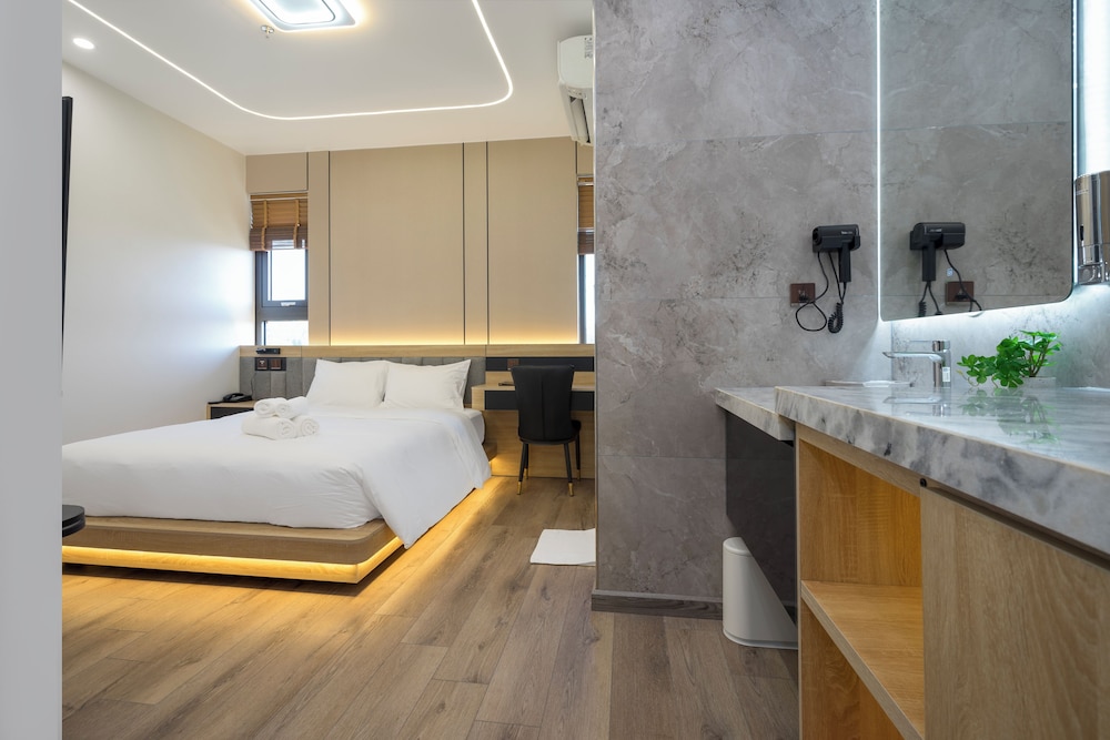 Deluxe Room, City View