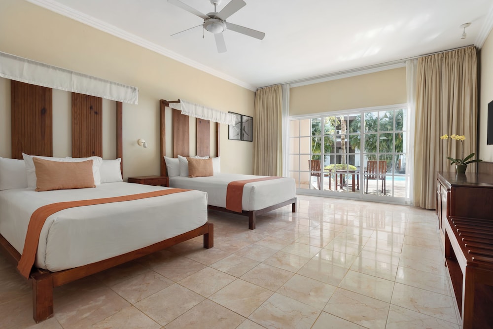 Sun Club Junior Suite Pool Access Double - Photo 1