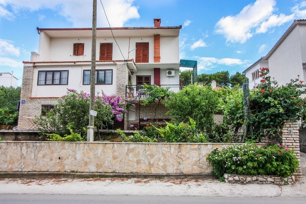 Apartment (Žana - close to beach - A1(5+1) Veli)