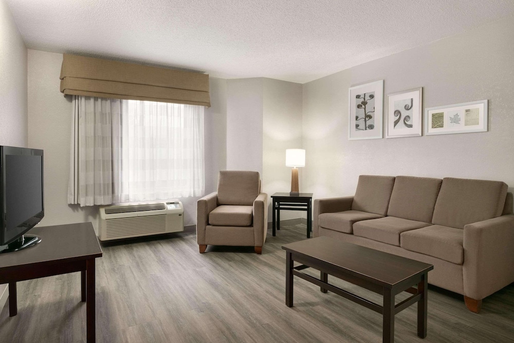 Studio Suite, 2 Double Beds, Non Smoking - Photo 2