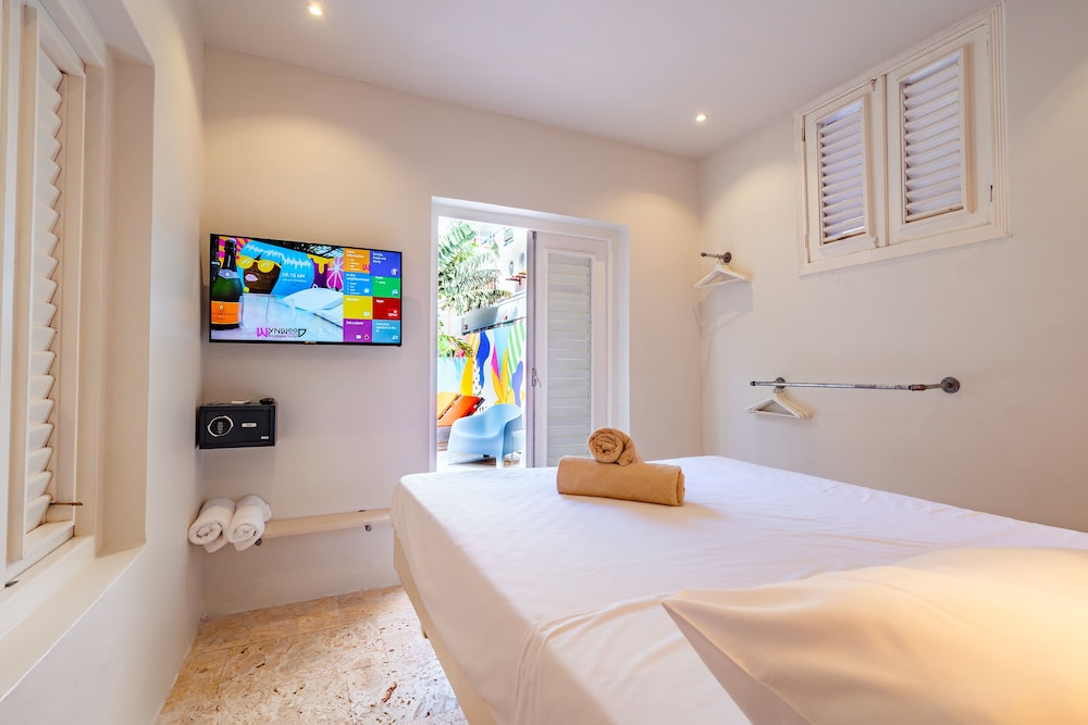 Design Double Room, 1 Queen Bed
