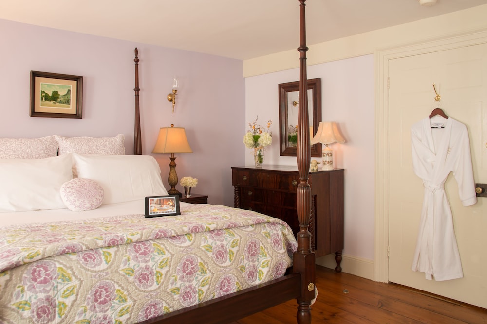 Catherine Caldwell, Luxury Room, Jetted Tub