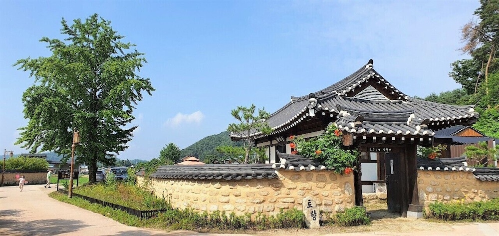 Traditional Room (Ikchungjae) photo 3