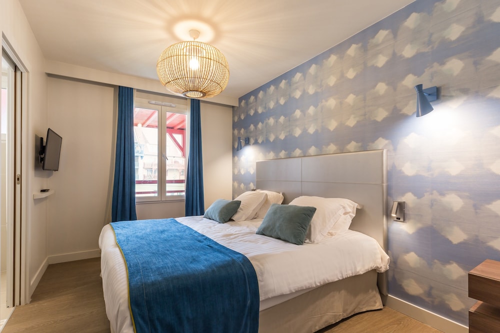 Apartment 6 people - 2 bedrooms - Terrace or balcony -  Harbor buildings