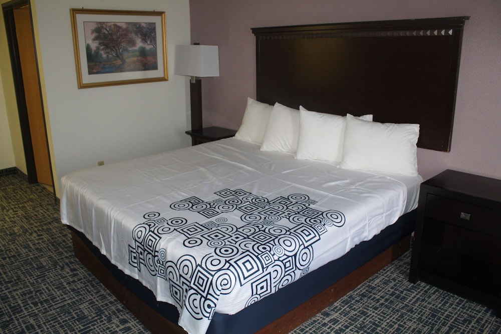 King Room - Non Smoking photo 3