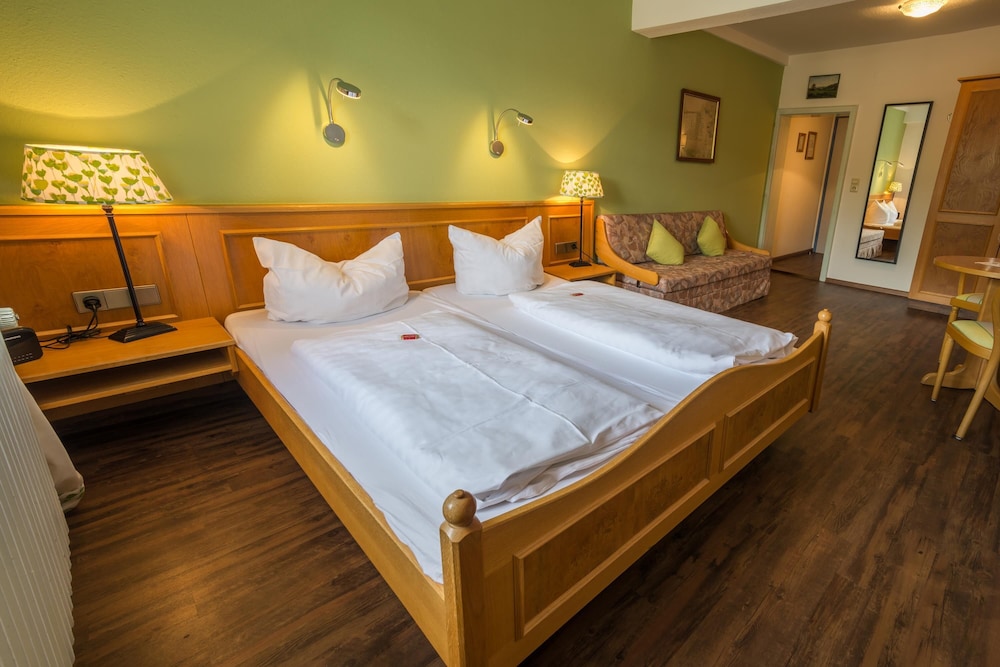 Comfort Room, 1 Queen Bed With Sofa Bed photo 3