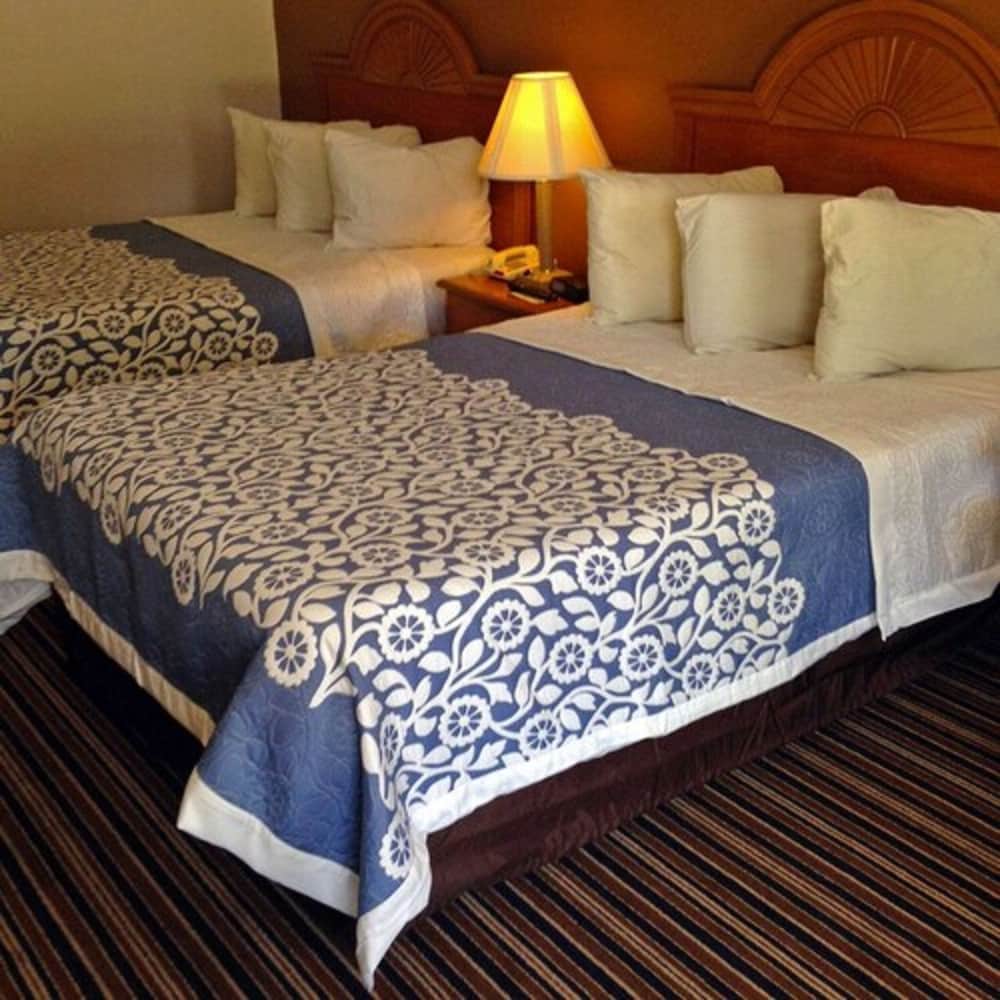 Room, 2 Double Beds, Smoking photo 1