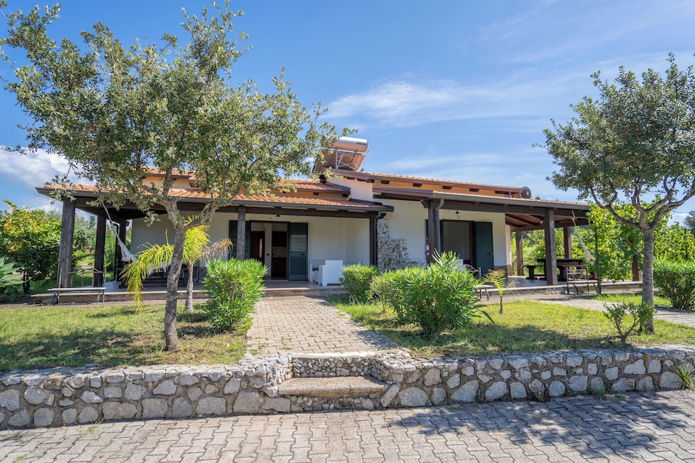Classic Apartment, 2 Bedrooms, Terrace, Partial Sea View photo 3
