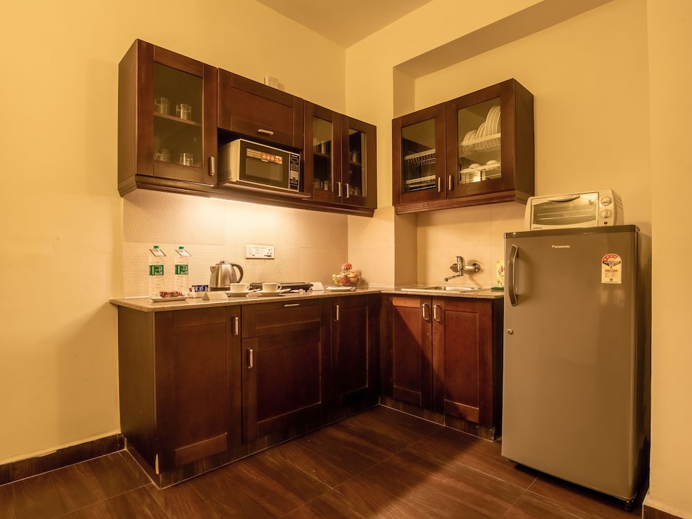 Luxury Studio, 1 King Bed, Kitchenette, Executive Level photo 3