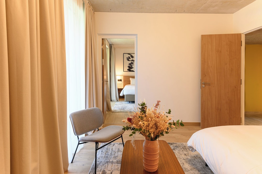 Suite, 1 Bedroom, Balcony - Photo 7