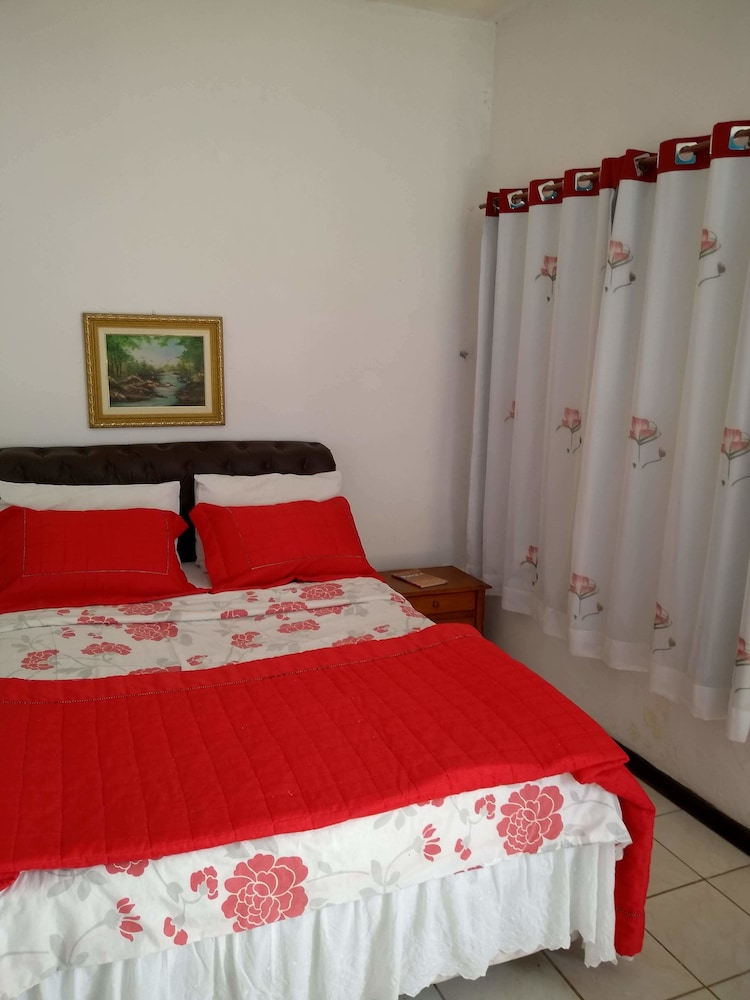 Triple Room, Multiple Beds photo 3