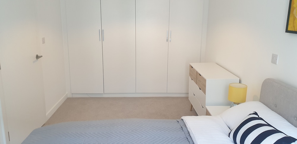 One Bedroom Apartment - Photo 2