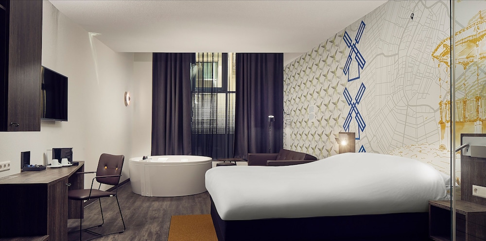 Spa Room, 1 King Bed photo 3