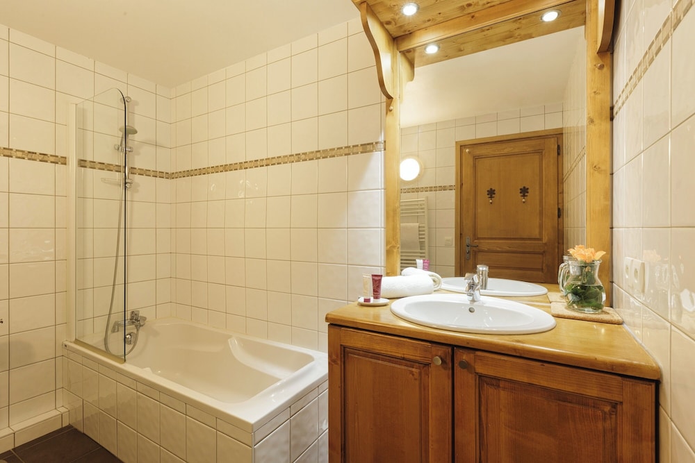 Family Apartment, Multiple Bedrooms (Vallorcine Balme 22 ski in / ski out)
