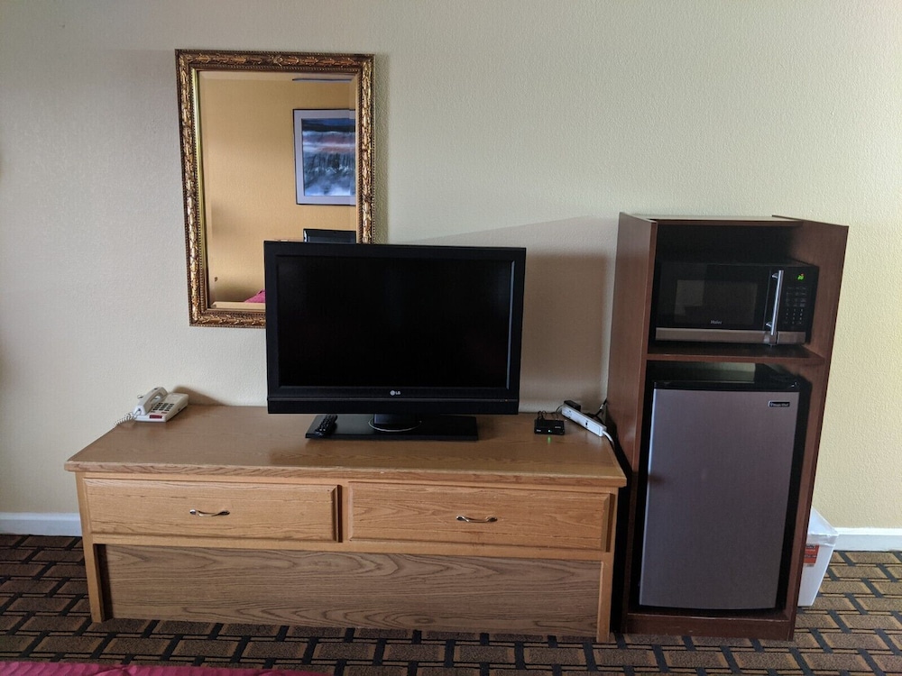 Standard Room, 2 Queen Beds, Non Smoking photo 3