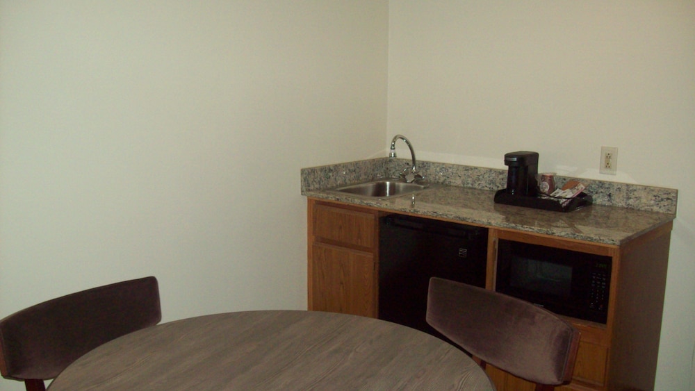 Room, 2 Queen Beds, Non Smoking, Lake View - Photo 2