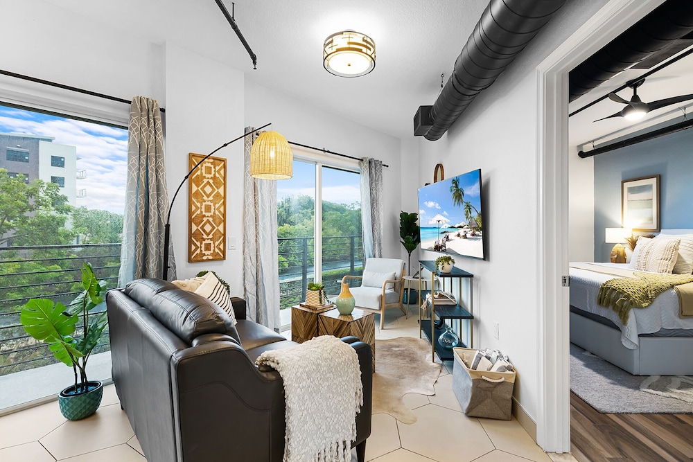Luxury Suite, Kitchen, River View