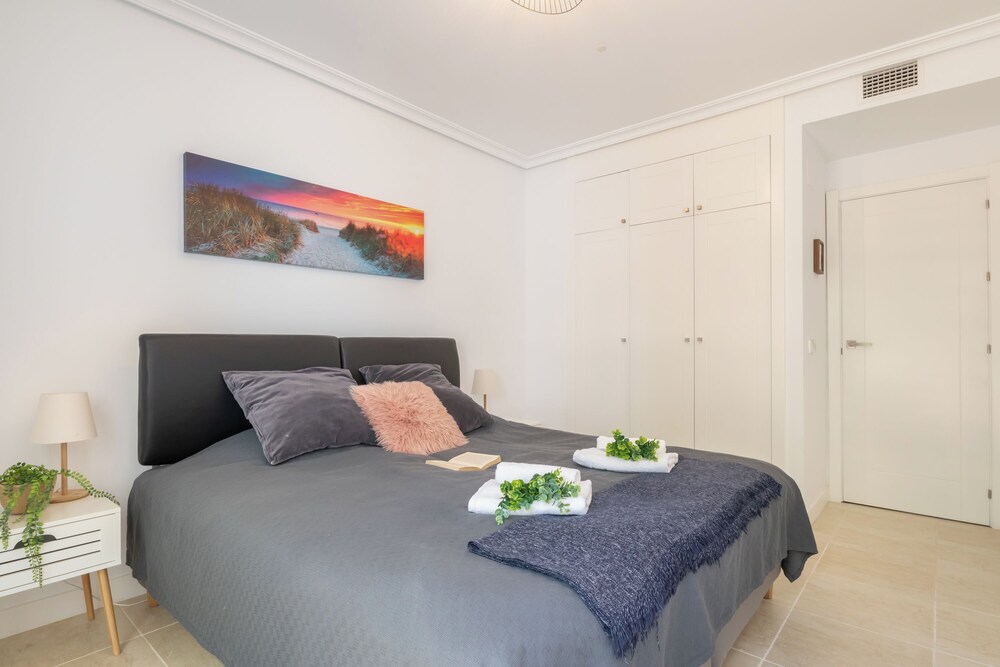 Family Apartment, Multiple Bedrooms, 2 Bathrooms, Mountainside (Sunset Golf Gold)