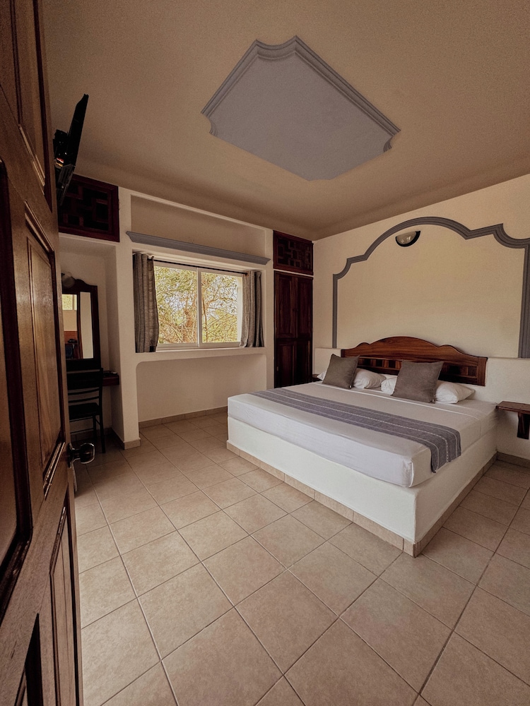 Comfort Studio, 1 King Bed photo 1