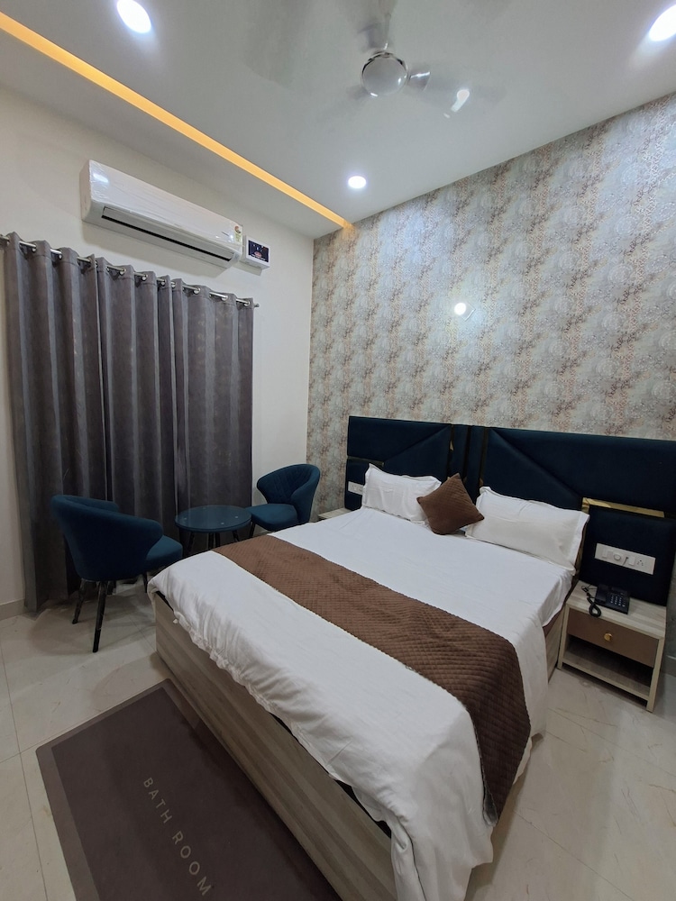 Classic Double Room, City View