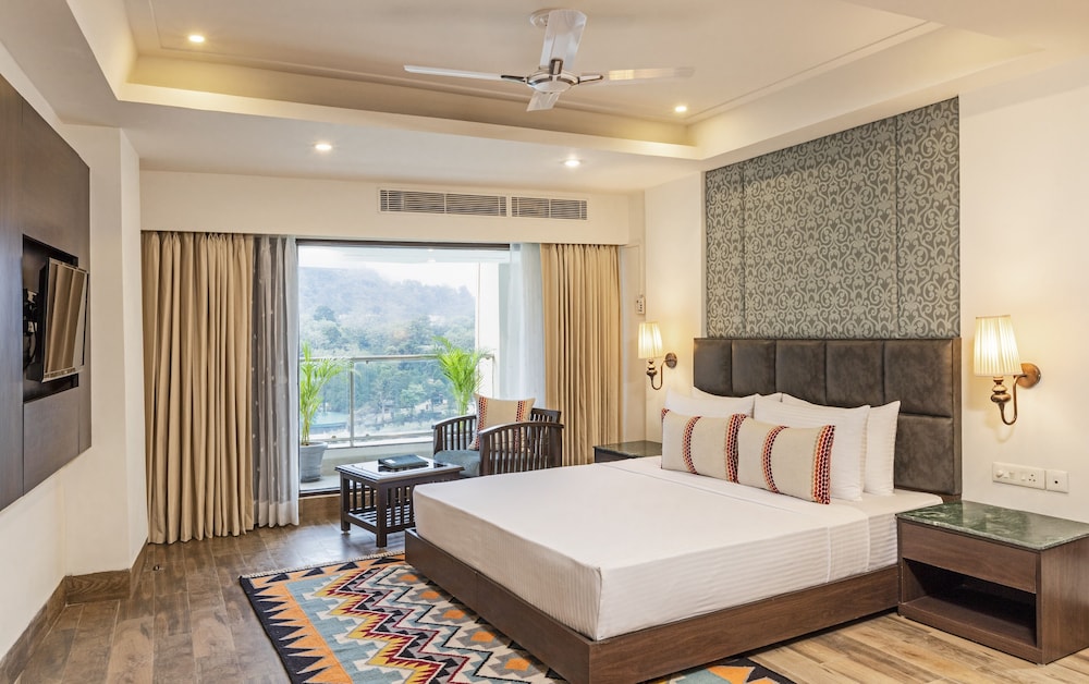 1 Bedroom Deluxe Suite - Photo 1