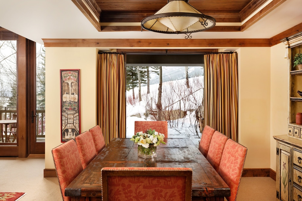 Room, 4 Bedrooms, Non Smoking (The Rendezvous Residence Slopeside) - Photo 5