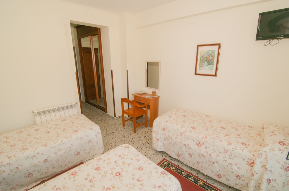 Standard Triple Room photo 3