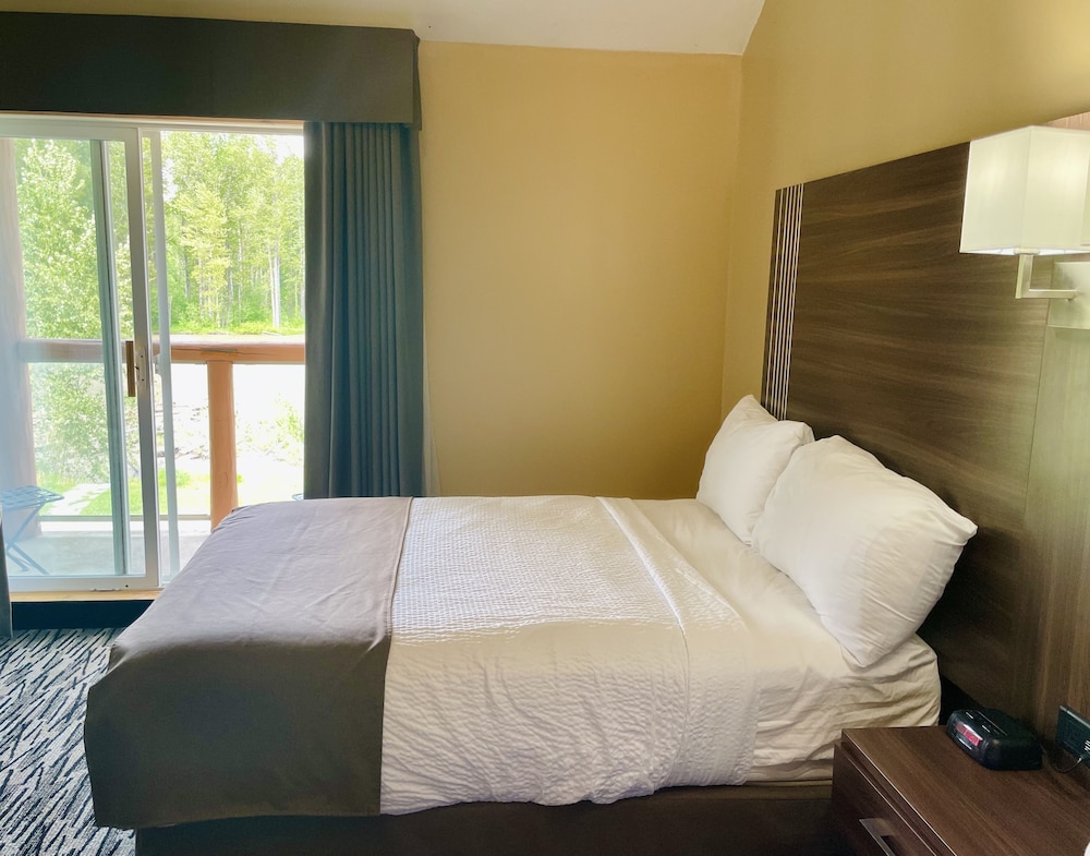 Family Suite (No Pets) - Photo 9
