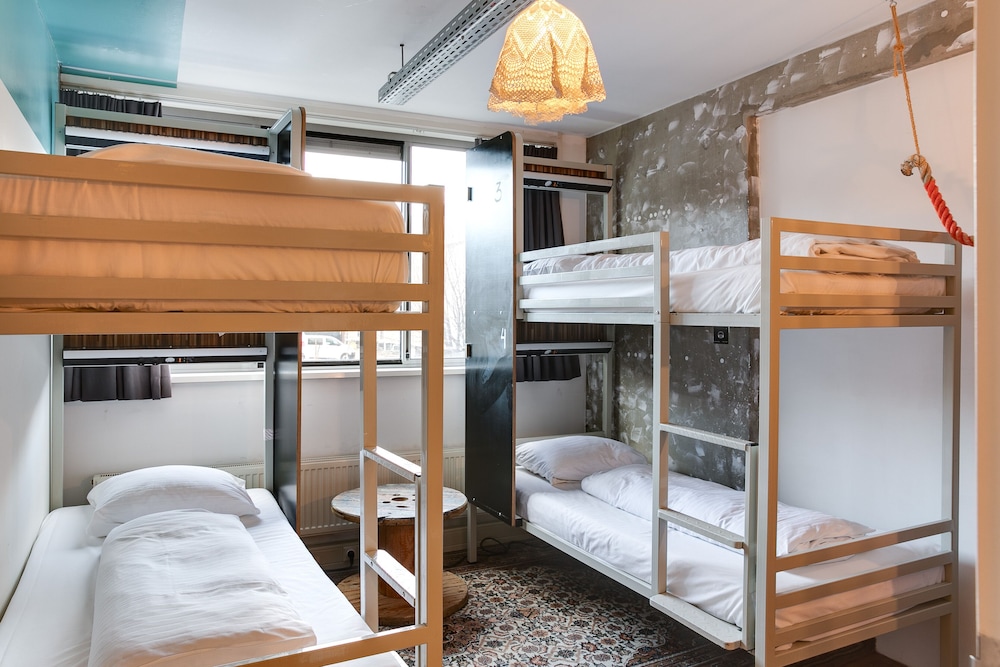 Deluxe Shared Dormitory photo 3