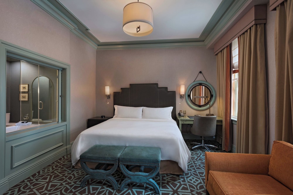 Deluxe Room, 1 King Bed, City View - Photo 2