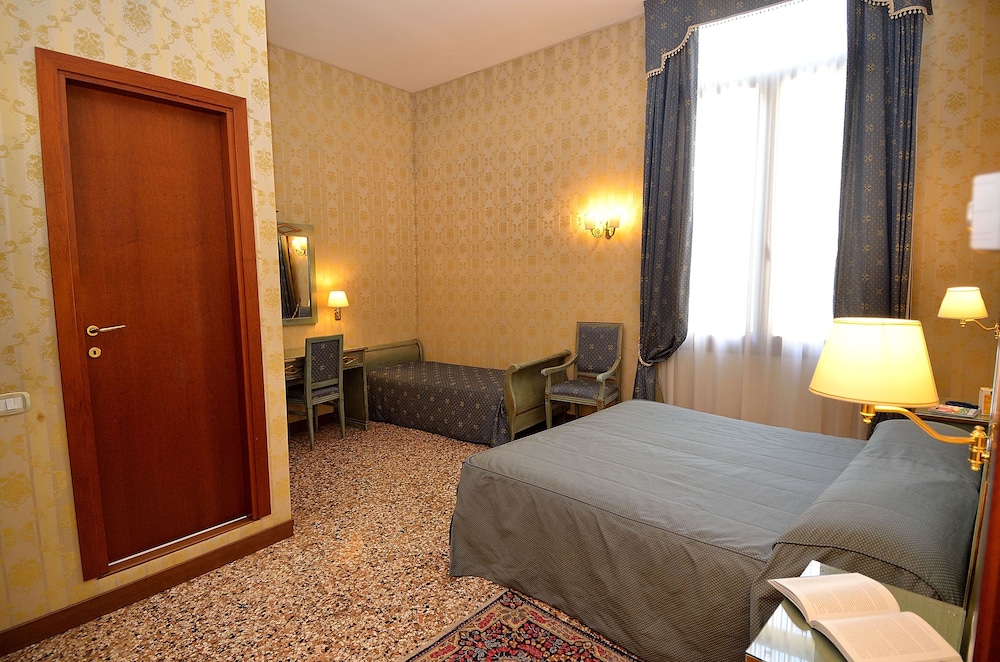 Deluxe Triple Room photo 1