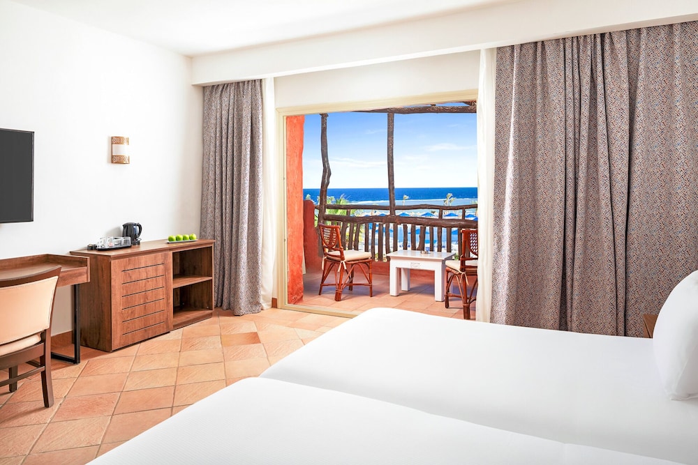 Superior Double or Twin Room, Sea View - Photo 1