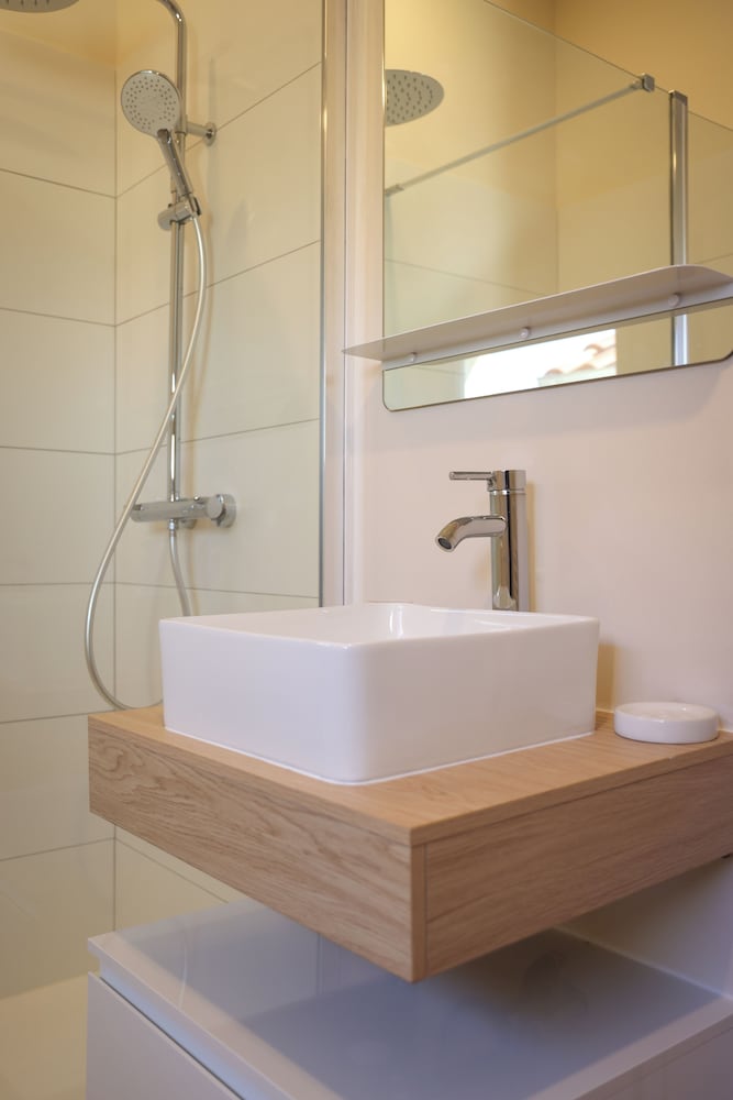 Comfort Suite photo 2