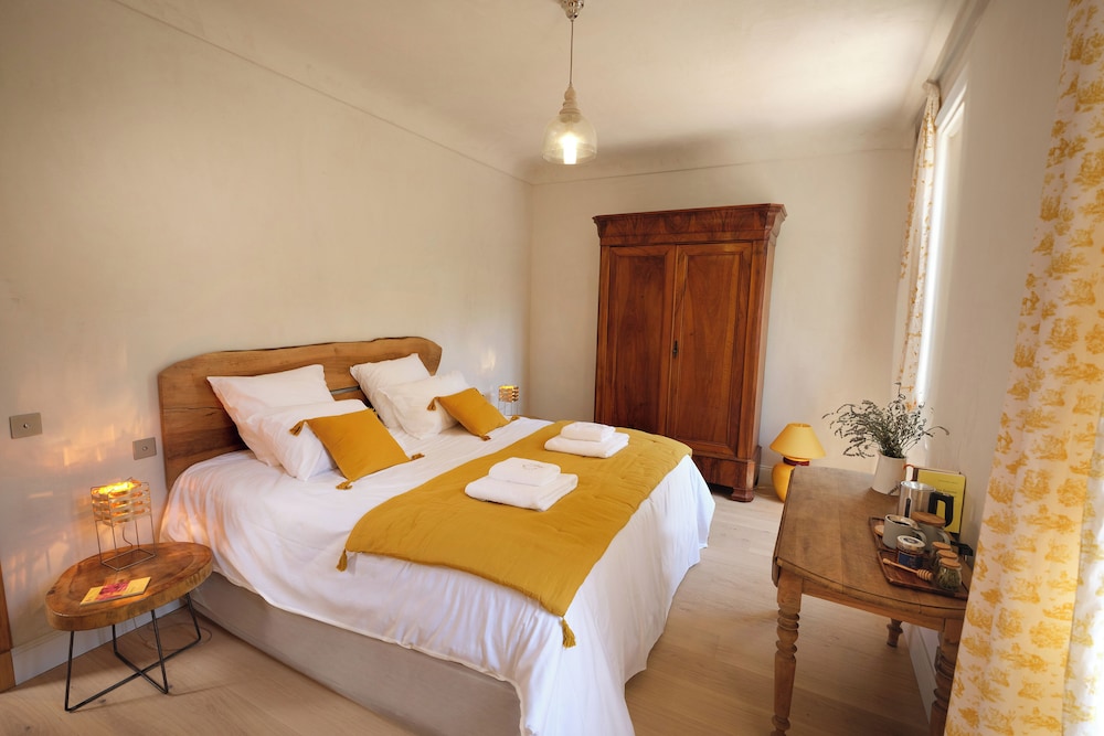 Deluxe Double Room, 1 King Bed, Garden View