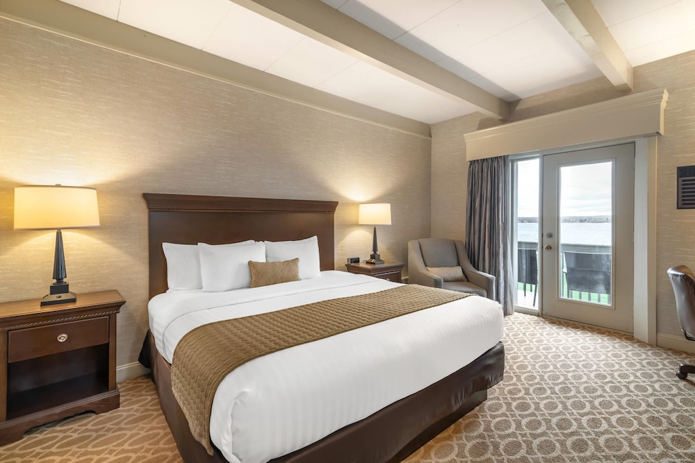 Room, Multiple Beds, Non Smoking (Upgrade) photo 1