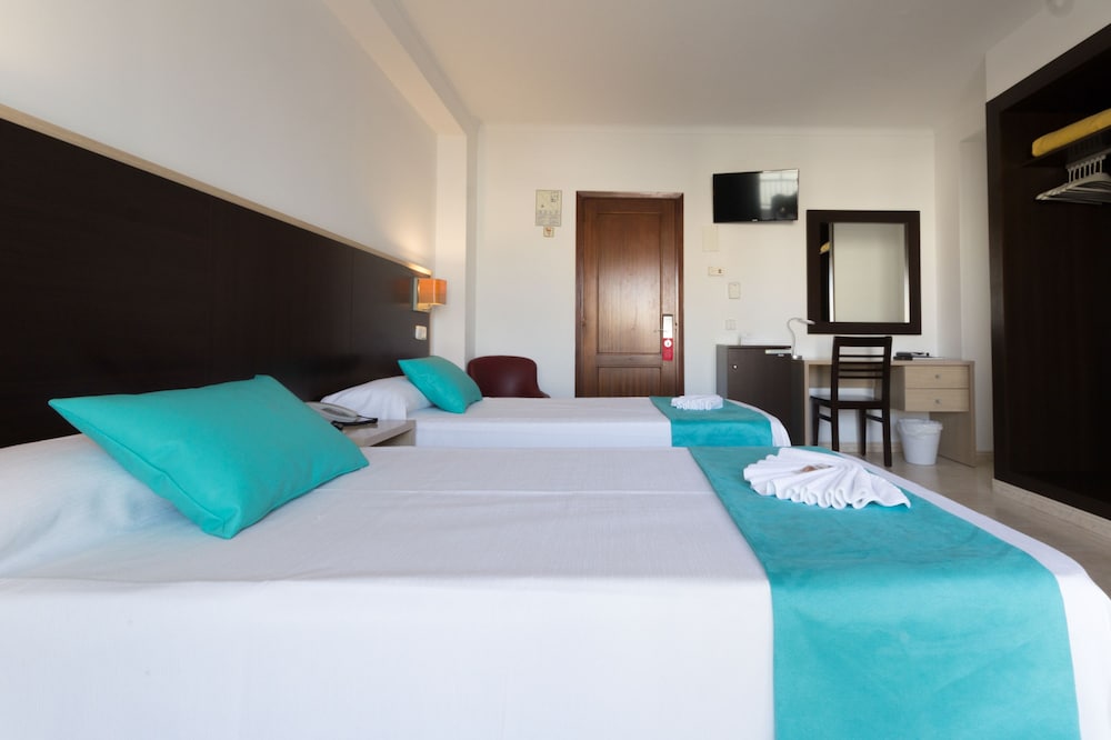 Habitación Triple Comfort, Balcón (You & Me +)