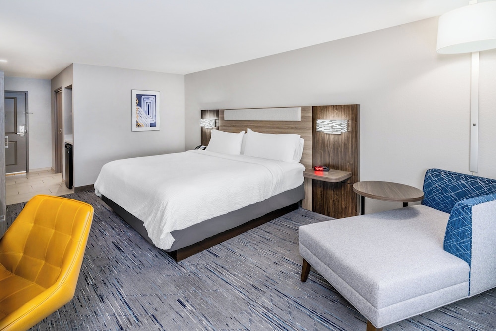 Standard Room, 1 King Bed, Accessible Bathtub (Communications) photo 3