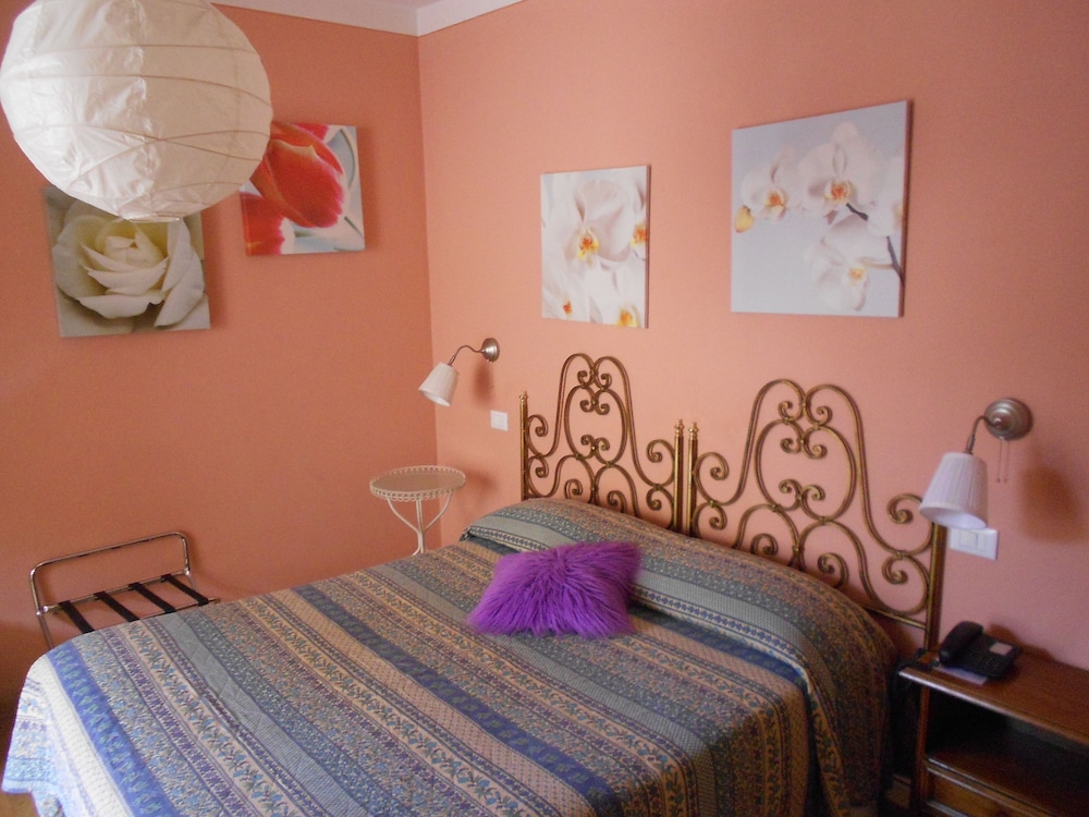 Double Room - Photo 11