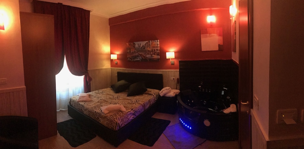 Deluxe Suite, 1 Bedroom, Hot Tub photo 1