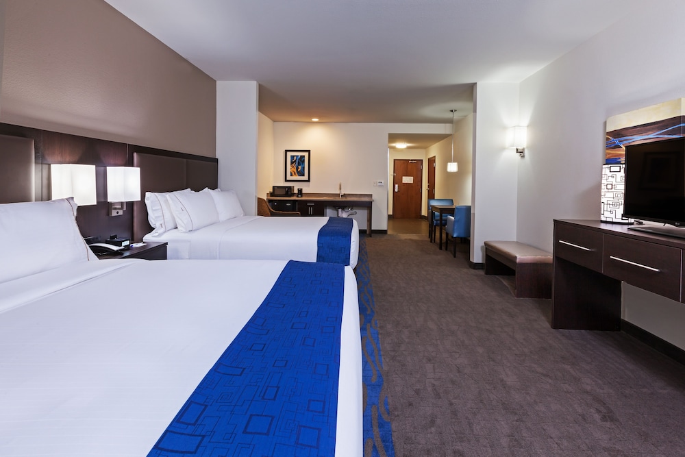 Suite, 2 Queen Beds, Accessible (Communications) photo 3