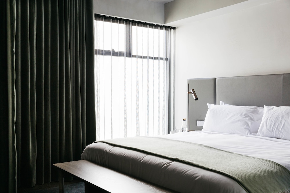 One Bedroom Urban Suite - Photo 3