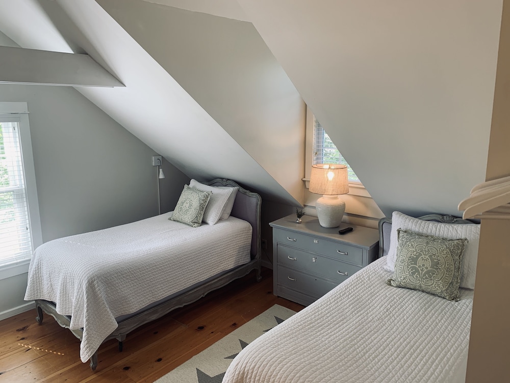 Room, 2 Twin Beds (Upstairs)