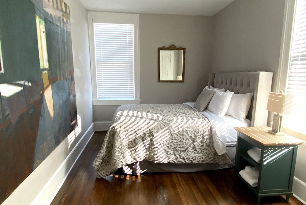 Room, 2 Queen Beds (The Laura) photo 3