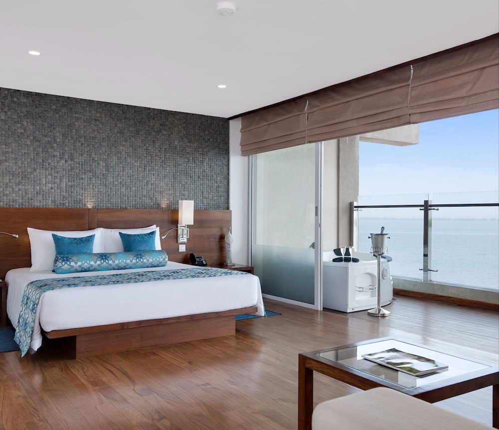 Sunrise Jacuzzi Suite - Free Airport Pickup / Drop photo 3