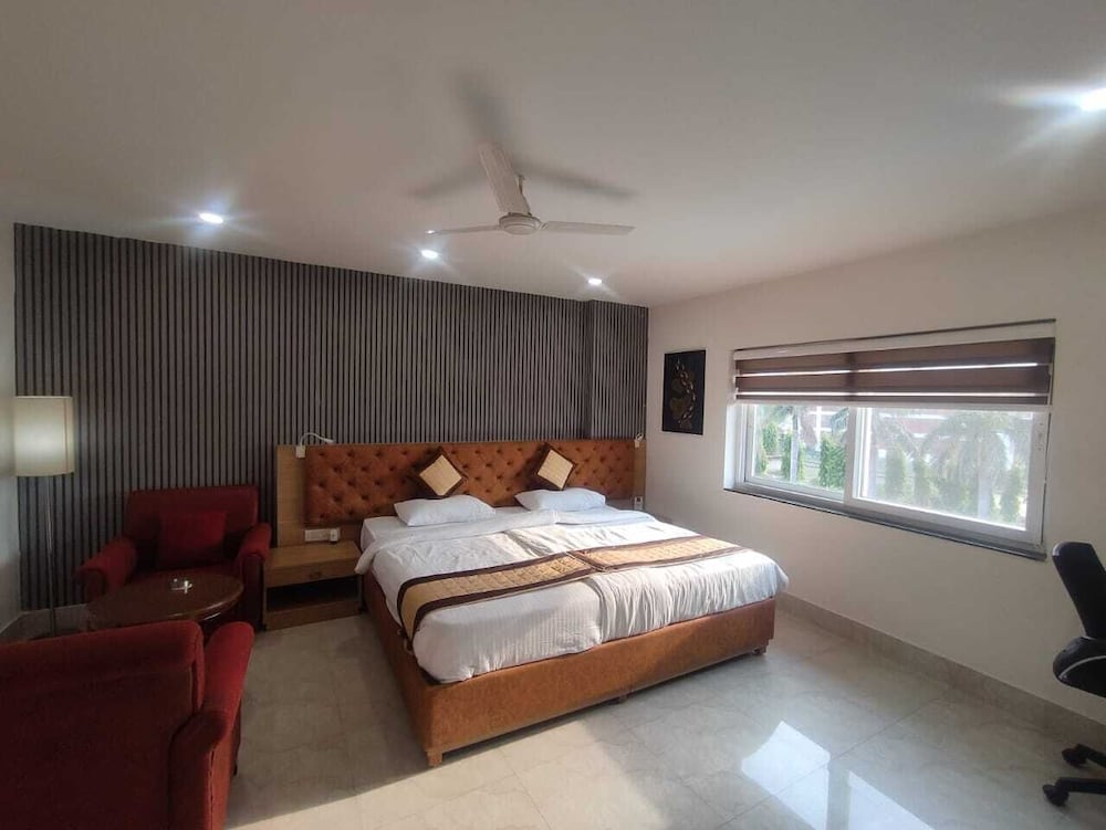 Deluxe Suite, Pool View photo 1