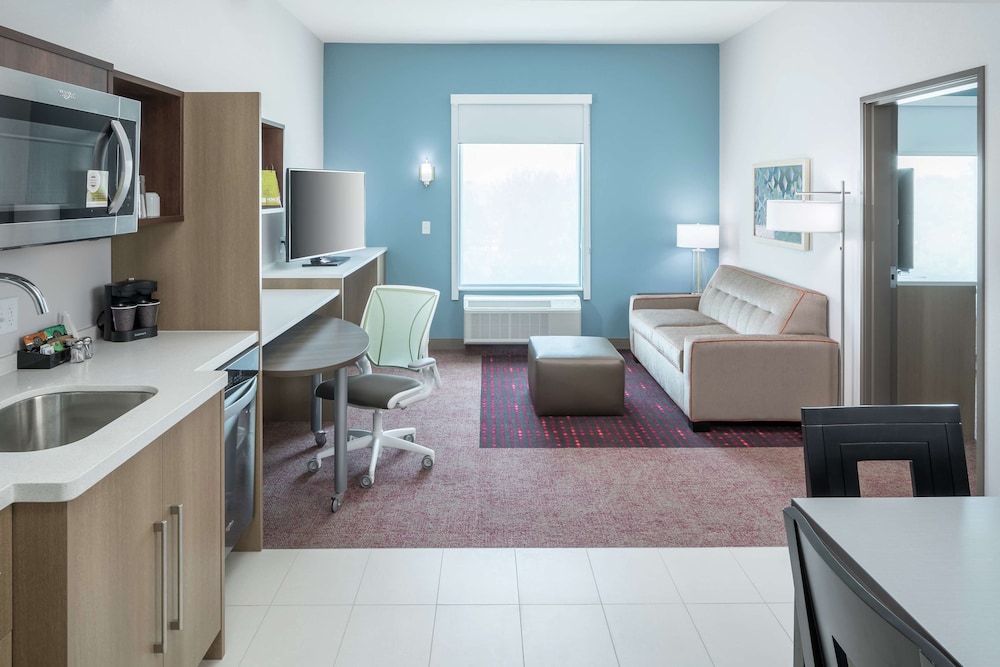Studio, 1 King Bed, Accessible, Bathtub (Mobility & Hearing) thumbnail 5